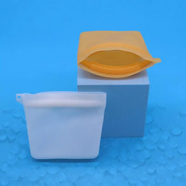 Silicone Dog Treat Pouch With Easy Closure Outside Training Pet Treat Bag Moisture-proof Dog Treat Holder For Dogs Training